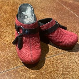 Dansko Shandi Snakeskin Tassel Red Leather Clog Size EU 37 US 6.5-7